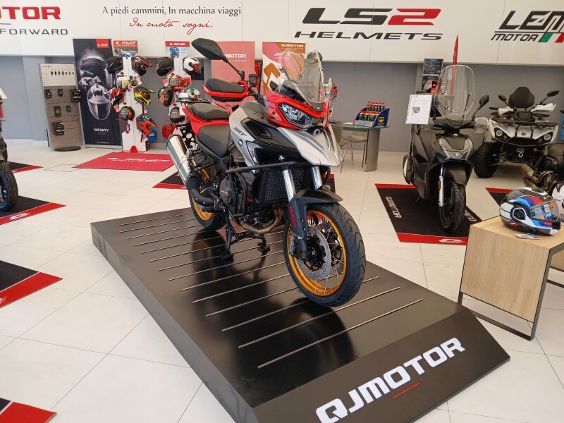 QJ Motor SRT 900