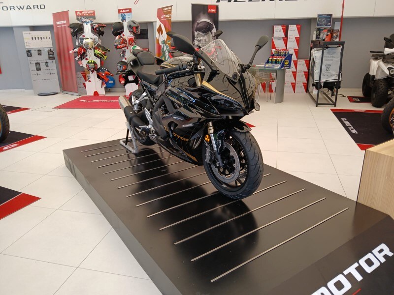 Foto QJ Motor SRK 800RR